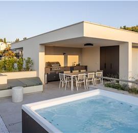 4 Bedroom Luxury Villa with Heated Pool and boat mooring, Ciovo near Trogir – Sleeps 8